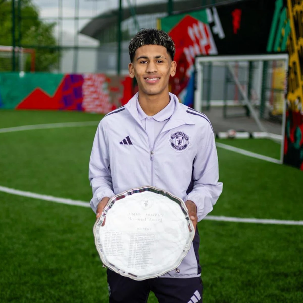 Joia de 15 anos que pediu para sair do United vira alvo de Real Madrid, Barcelona, PSG e Bayern