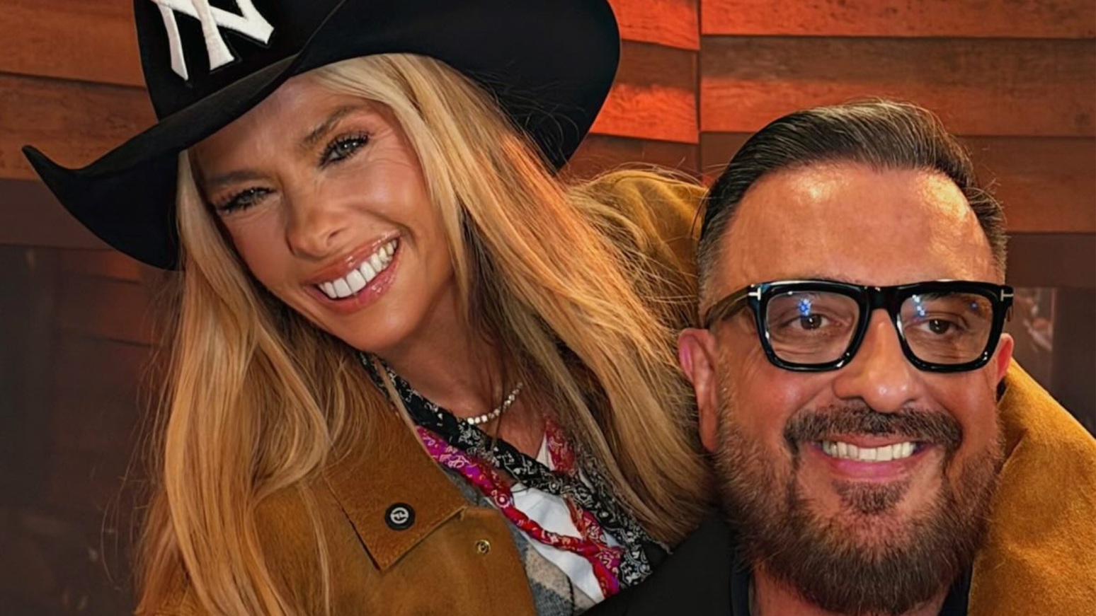 Adriane Galisteu e Rodrigo Carelli, apresentadora e diretor de A Fazenda 18