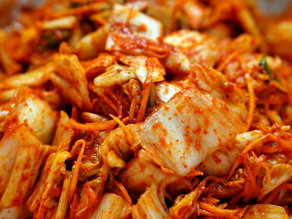 Tendência gastronômica coreana, kimchi beneficia o intestino; faça em casa