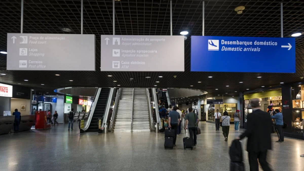 Passageiros arruaceiros serão proibidos de voar; multas vão até R$ 17 mil
