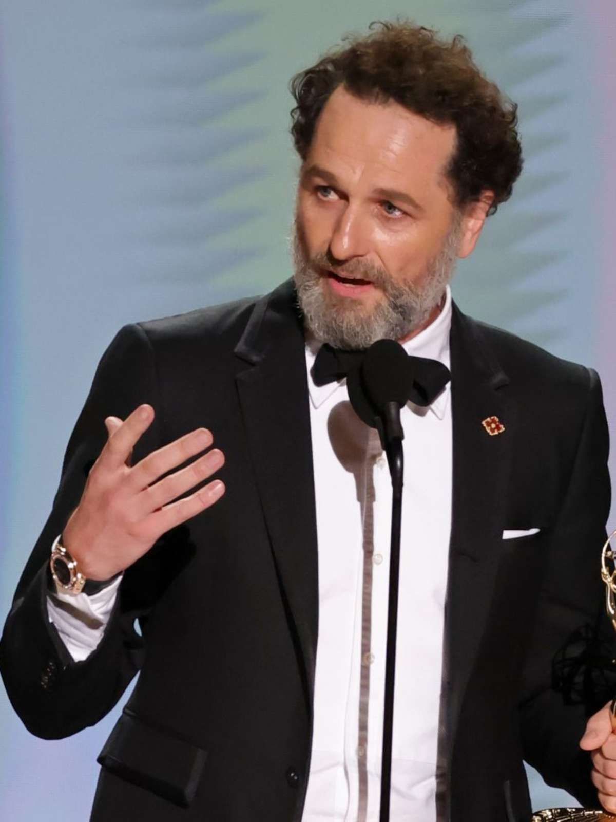 Matthew Rhys faz história no Emmy ao vencer dois prêmios de atuação na mesma noite