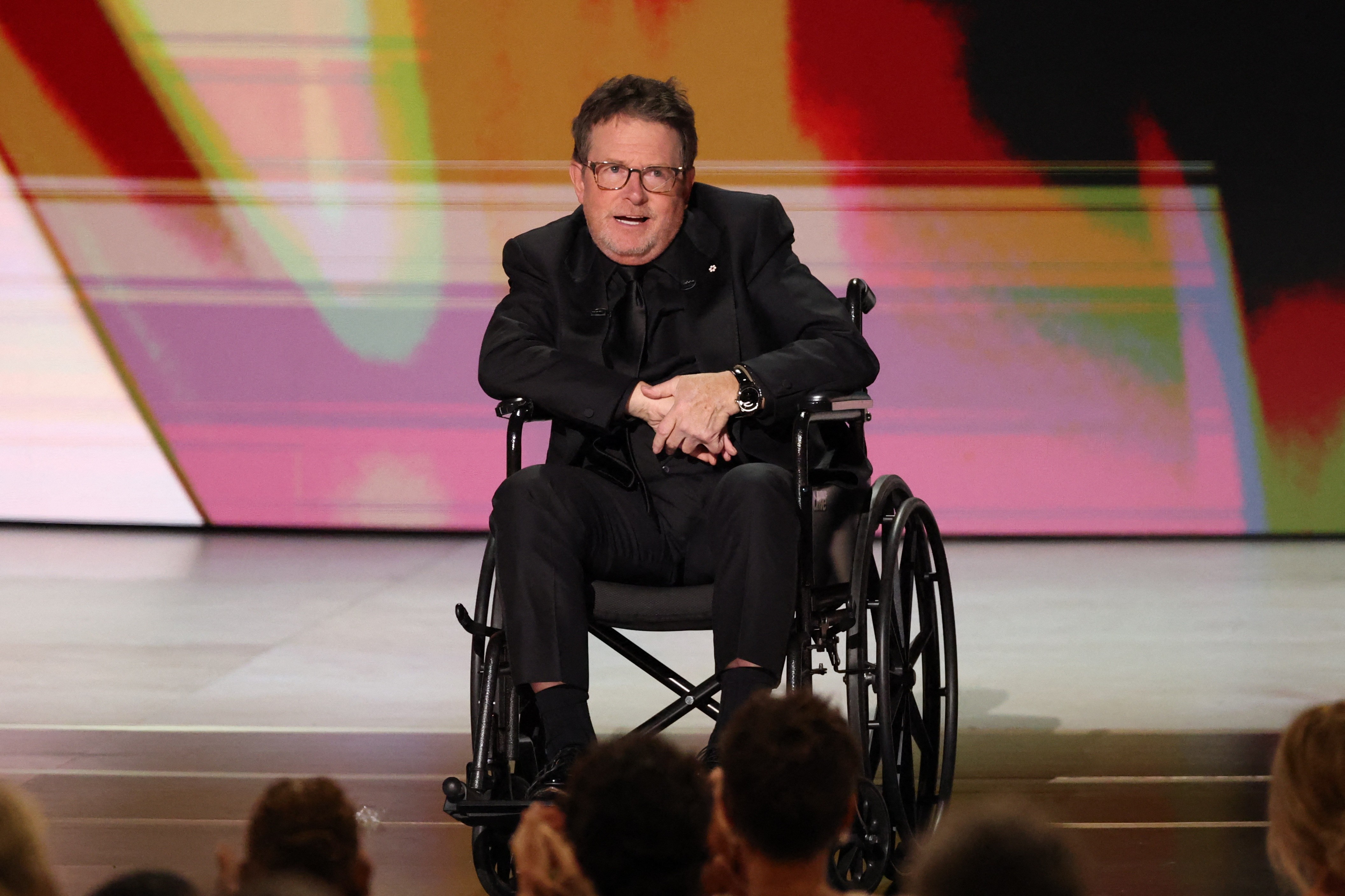 Michael J. Fox é ovacionado no Emmy e revela que manteve diagnóstico de Parkinson em segredo: 'Temia que afetasse meu trabalho'