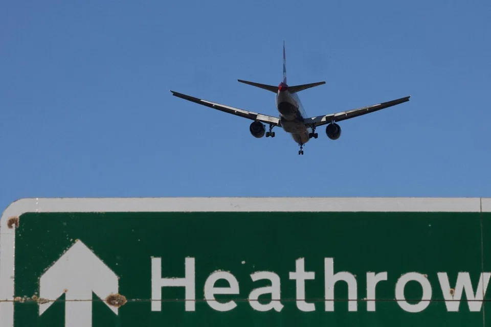 Expansão do Aeroporto de Heathrow em desacordo com as metas climáticas da Grã-Bretanha: Relatório