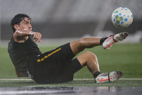 Convocado para Venezuela, Ferraresi pode perder clássico contra o Vasco