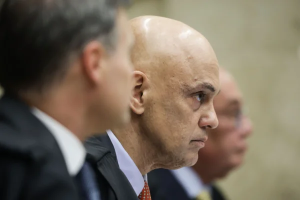 Moraes diz que “órgão estrangeiro” pode ter auxiliado em relatório da PF