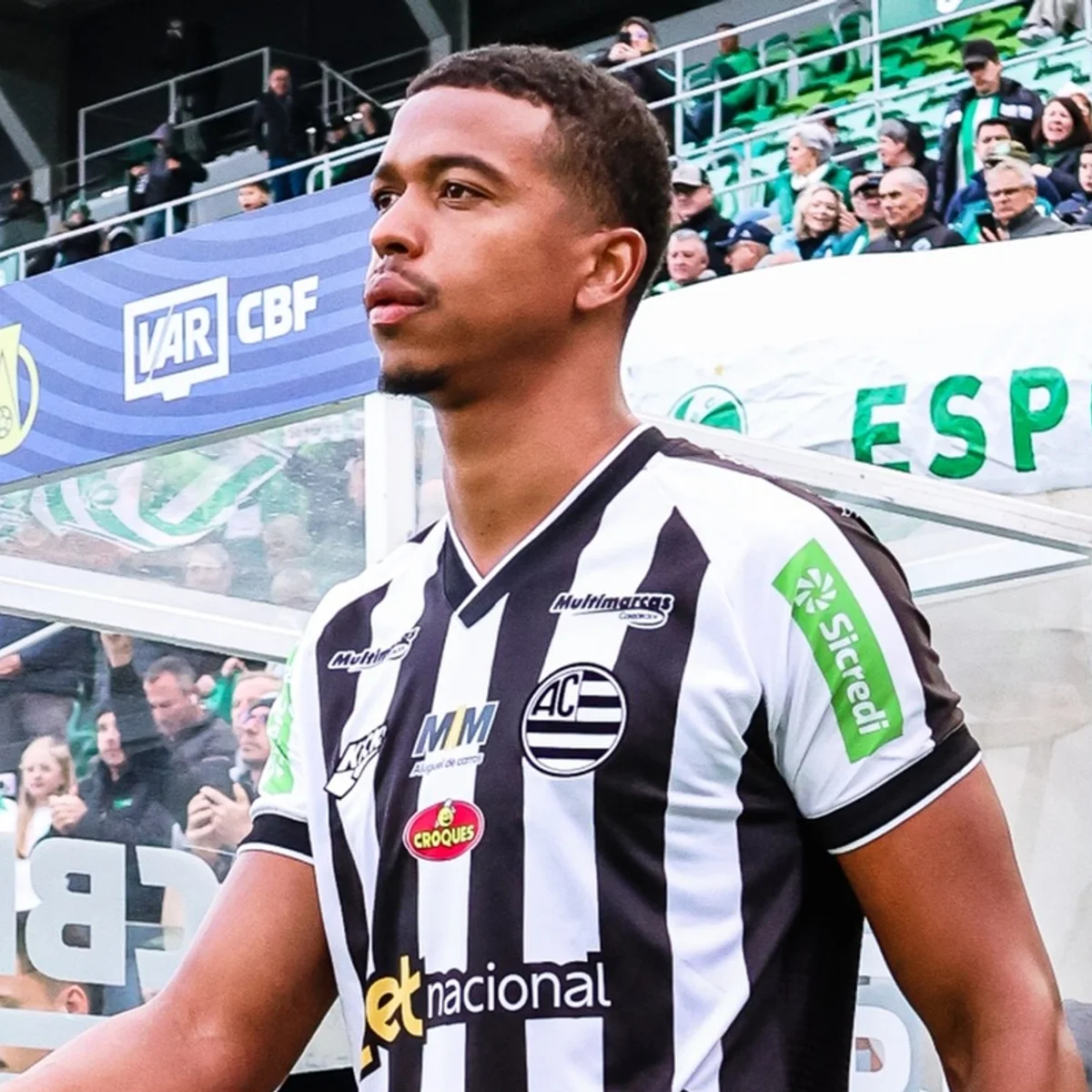 Carlinhos, emprestado ao Athletic, tem grave lesão após pancada na cabeça