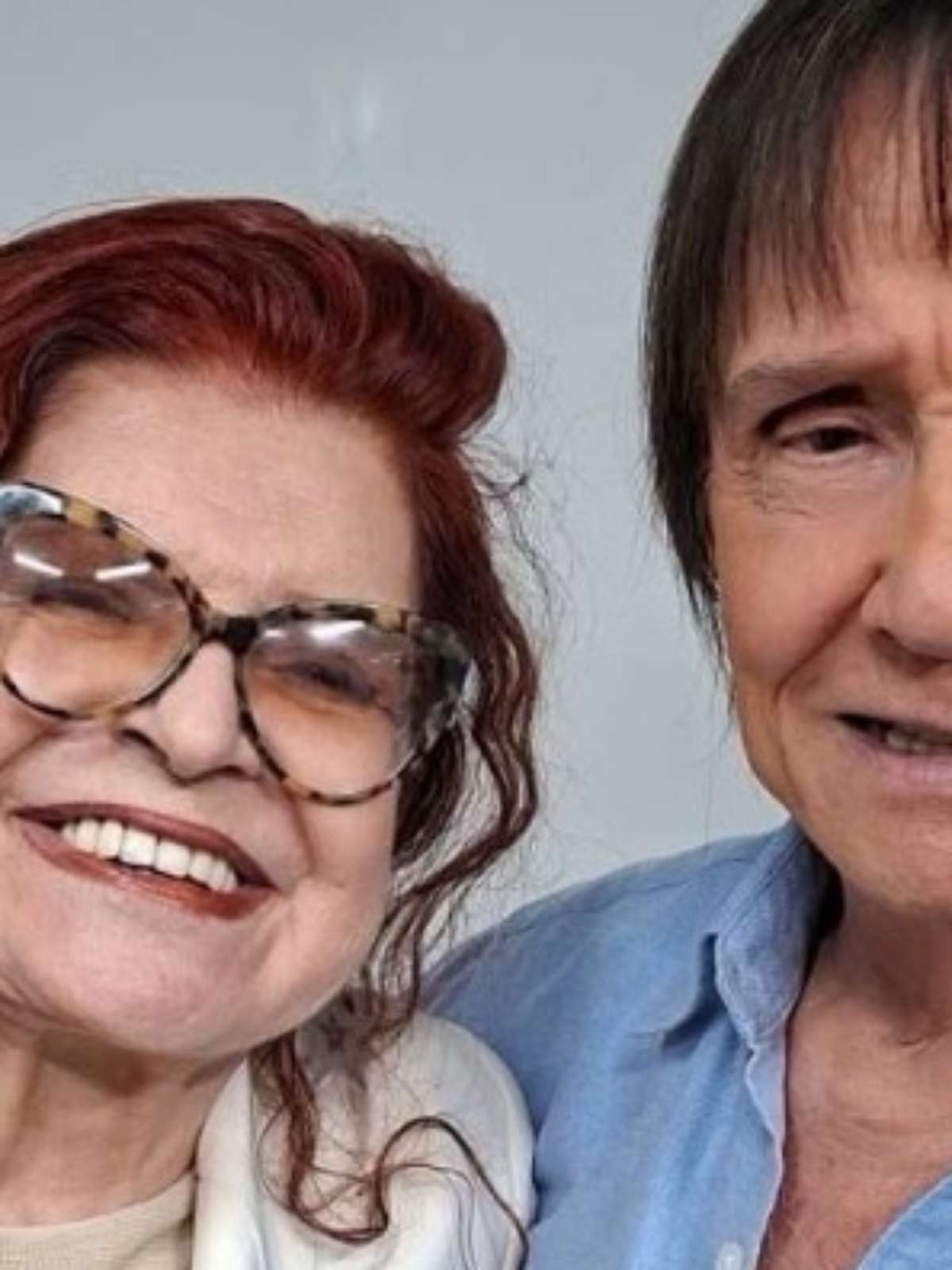 Quem é a ex-Frenética que se reencontrou com Roberto Carlos no camarim dele após muitos anos
