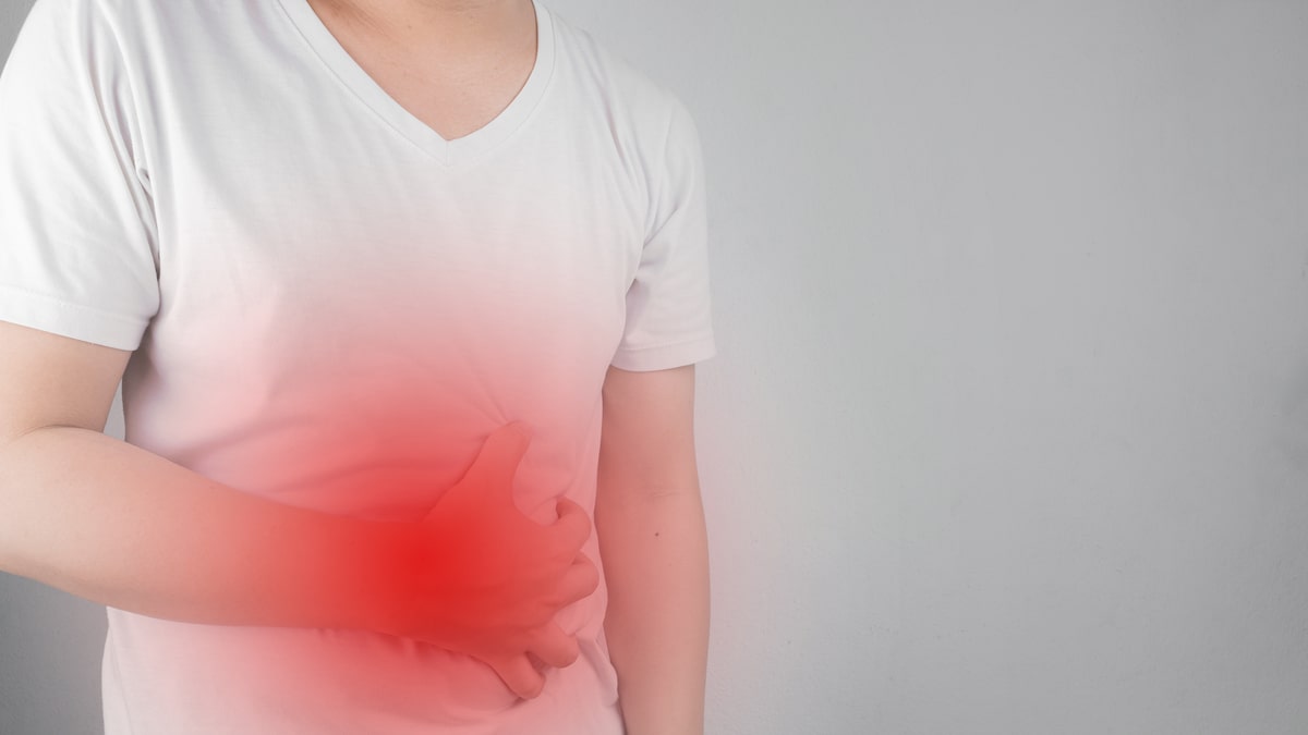 Bactéria silenciosa costuma estar por trás do câncer de estômago; veja como se proteger