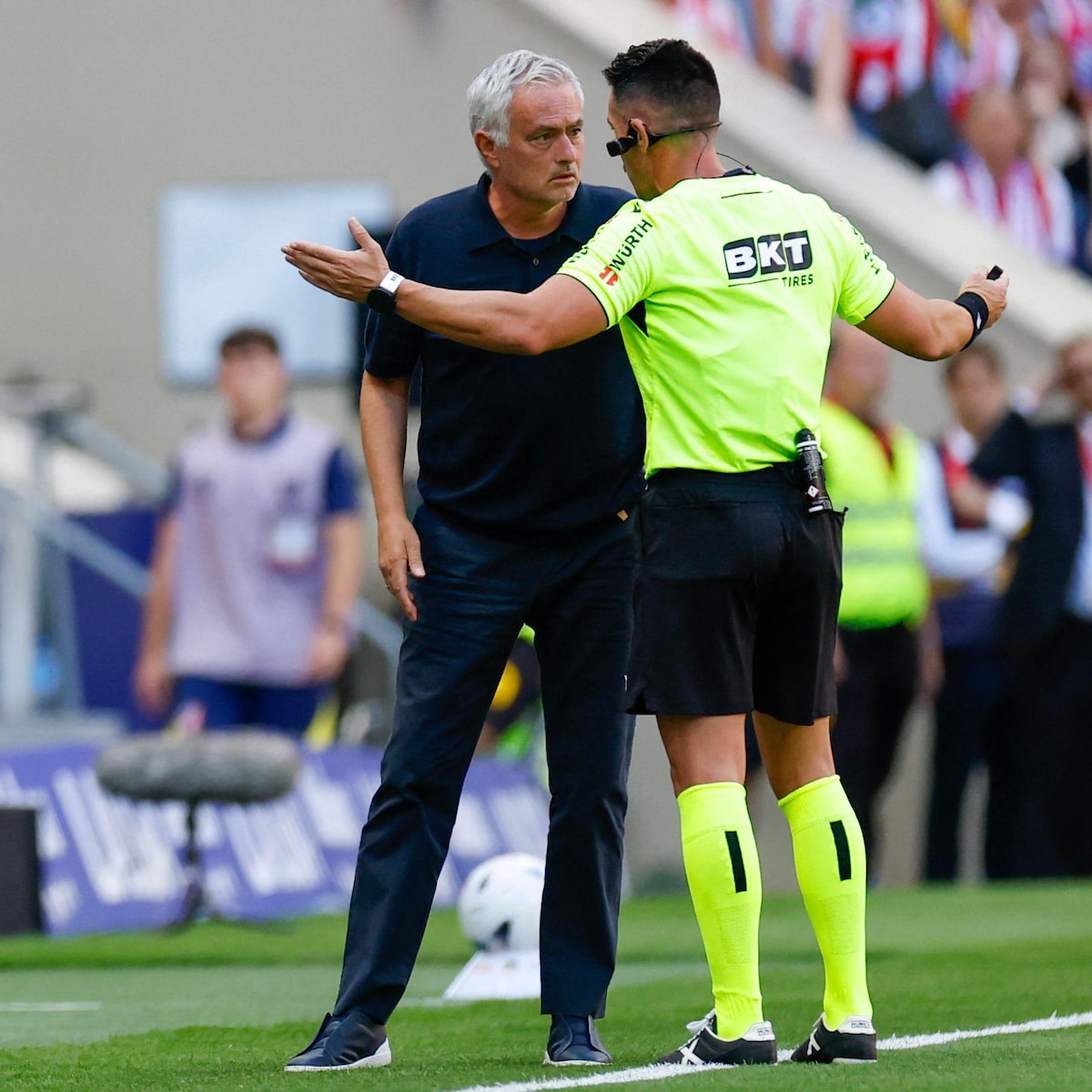 Real Madrid e José Mourinho detonam árbitro após derrota em dérbi: ‘Foi tudo muito estranho’; veja