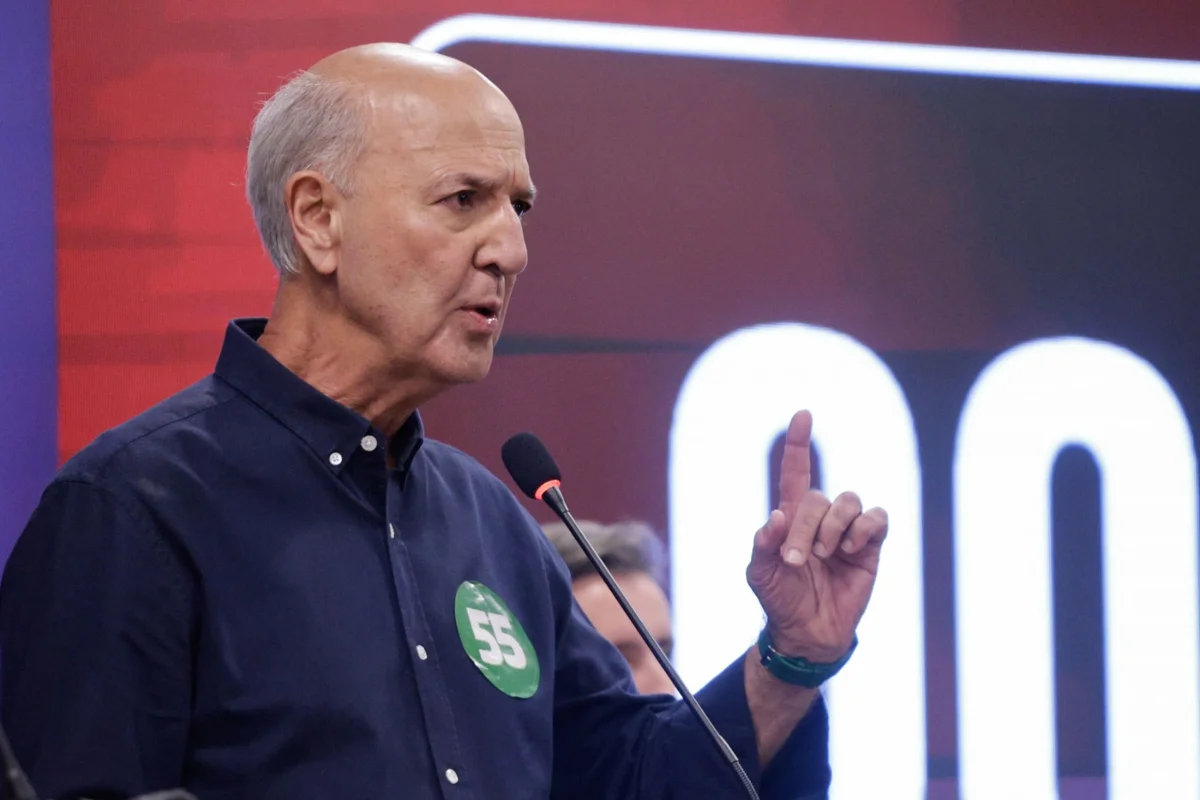 Prazo no TSE termina e Arruda não indica substituto na campanha