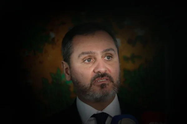 Novo pede que Fachin restabeleça afastamento de Andrei da PF