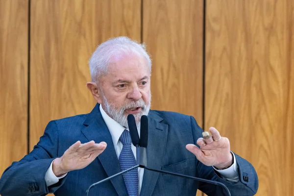 Lula diz que não protegerá Lulinha: "Meu filho não nasceu para errar"