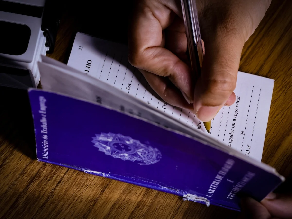 Agências do trabalhador oferecem 1.379 vagas com salários de até R$ 5 mil