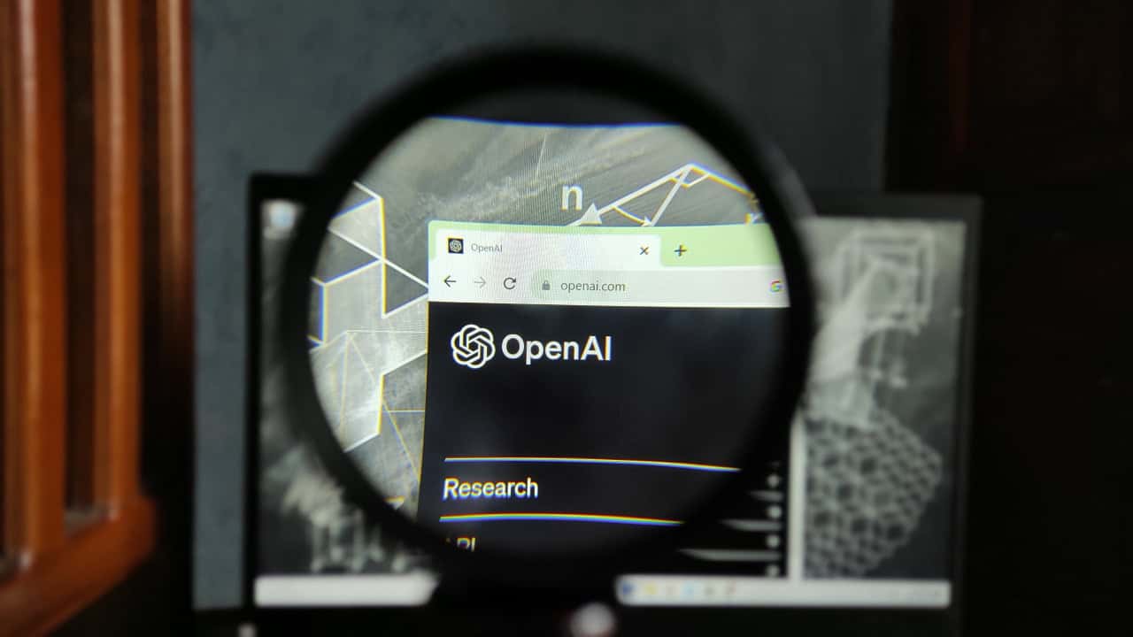 OpenAI pode estar preparando câmera de celular com IA para seu dispositivo