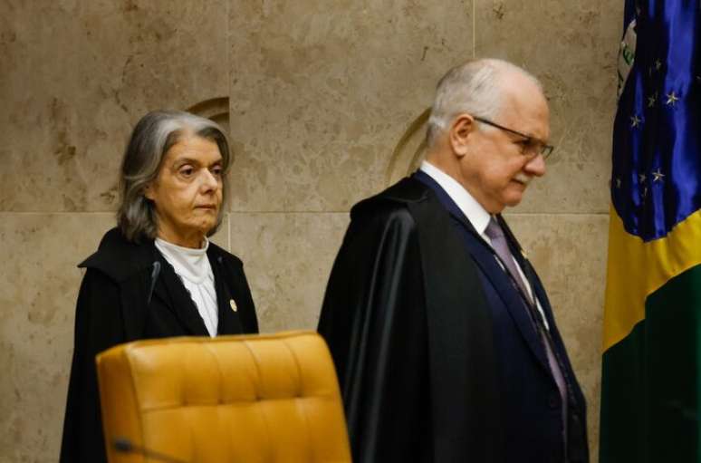 Como vão votar os ministros do STF? Cármen Lúcia pode ser decisiva para definir futuro de Moraes