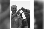 O vídeo reúne fotos e registros da infância de Rodrigo e Weber ao lado de outros familiares
