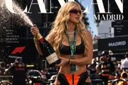 Lewis Hamilton posa com Vini Jr., mas ignora Virginia e gera reações