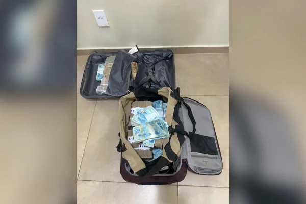 PF acha mala recheada com R$ 1 milhão em operação contra desvio de verba