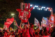 Lula diz que país não comporta político vira-lata que fica de 4 para os EUA