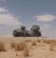 Fumaça se eleva após um ataque durante os combates entre os houthis e as forças apoiadas pela Arábia Saudita em um local identificado como Al Jawf, no IêmenImagem estática extraída de um vídeo divulgado9 de setembro de 2026Al Masirah/Divulgação via REUTERS Foto: Reuters