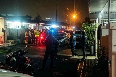 Seorang wanita maut disyaki ditikam sebanyak 13 kali oleh suaminya dalam kejadian di sebuah rumah di Taman Tiram. Foto tular