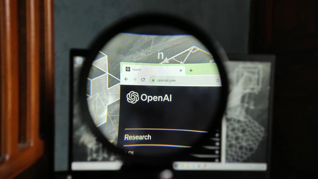 OpenAI pode estar preparando câmera de celular com IA para seu dispositivo
