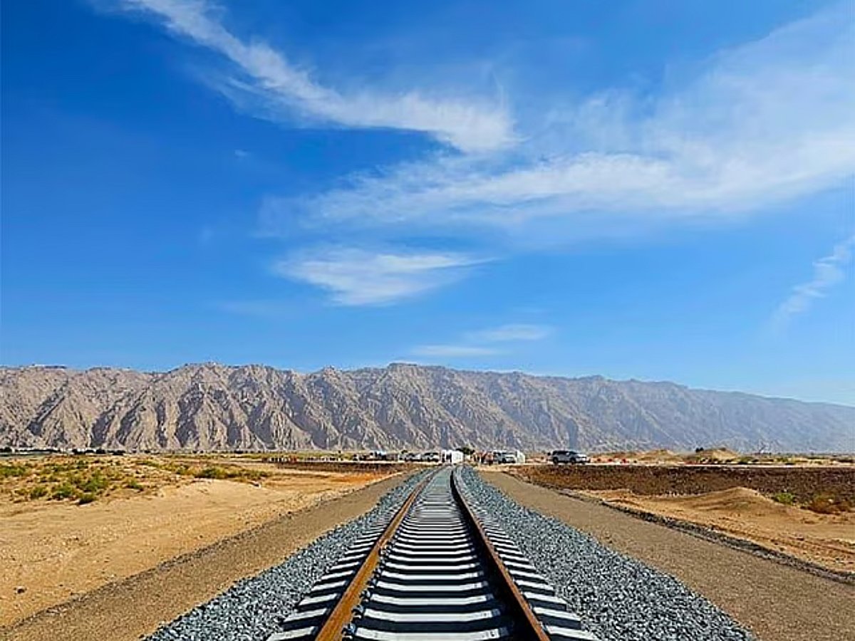 O link ferroviário Omã-EAU iniciará operações de teste no final de 2027