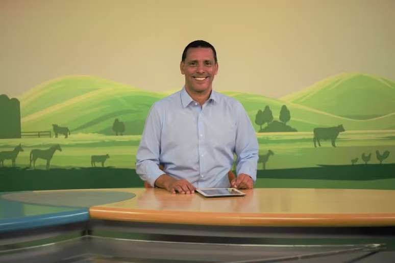 Apresentador de TV afiliada da Globo morre aos 55 anos