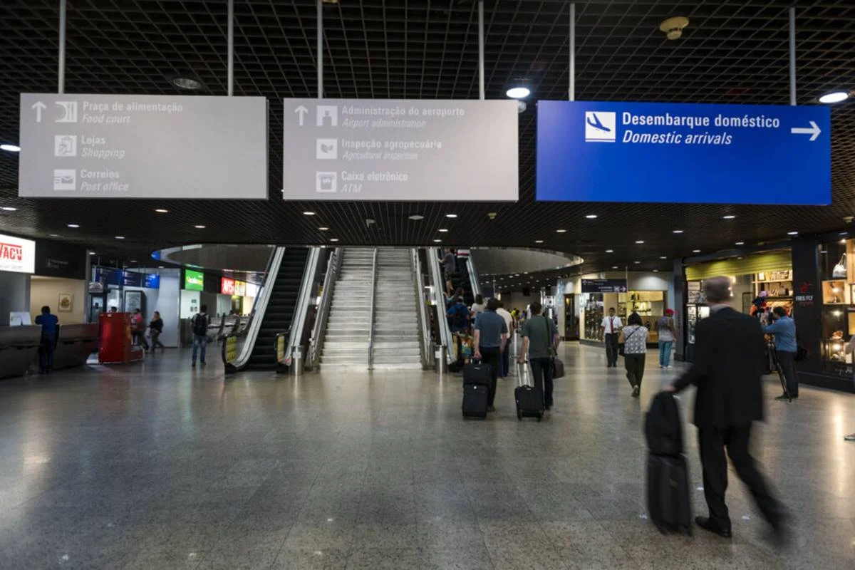 Passageiros arruaceiros serão proibidos de voar; multas vão até R$ 17 mil
