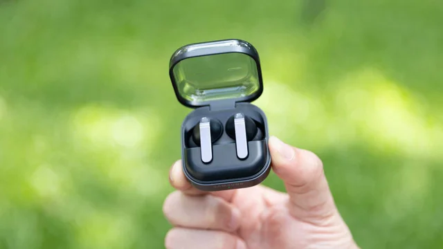 Mercado Livre derruba preço do Buds 4 Pro; fone mais top da Samsung no precinho