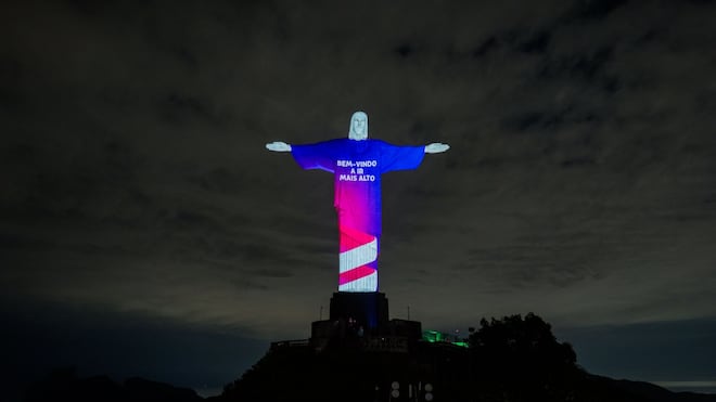 ‘Bem-vindo a ir mais alto’: LATAM leva sua nova assinatura global de marca ao Cristo Redentor