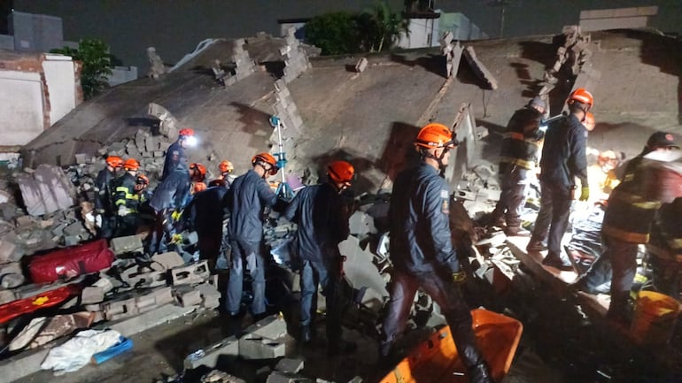 Sobe para cinco o número de mortos em casa atingida por prédio que desabou na zona leste