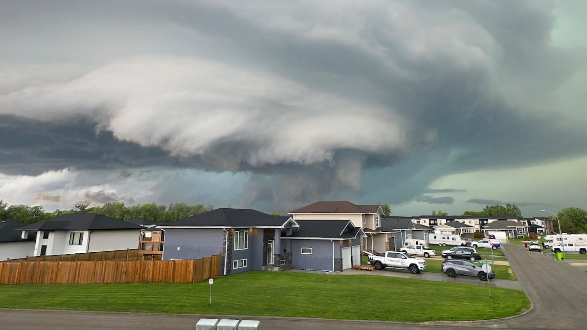 Nearly 140 alerts sent during night of Manitoba storms that produced tornadoes in June: CRTC