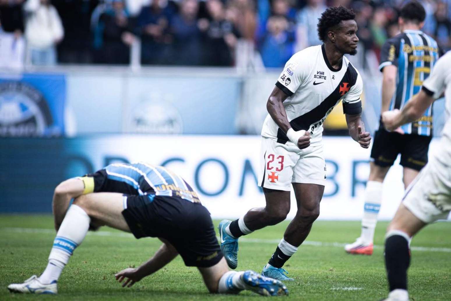 Thiago Mendes empatou o jogo para o Vasco e abriu o caminho da virada &ndash;