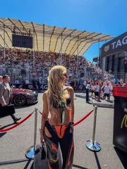 Virginia usa outfit apresentado em desfile de Berlim no GP da Espanha