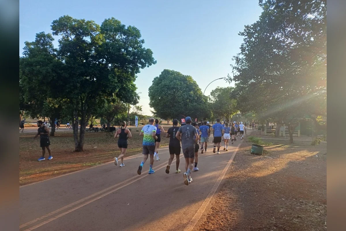 Amigos fazem ato em homenagem a triatleta que morreu no Parque da Cidade