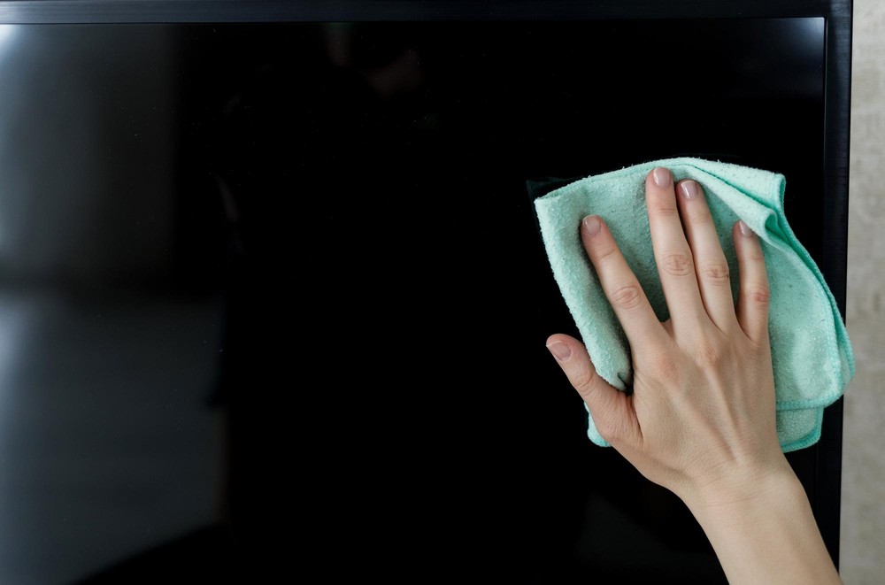 Aplicar compostos químicos agressivos não é uma pratica recomendada — Foto: Reprodução/Freepik