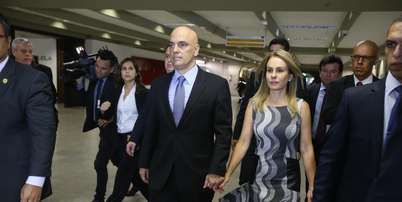 Alexandre de Moraes e a esposa, Viviane Barci, em um registro de 2017, quando foi sabatinado para ser ministro do STF Foto: FRANCISCO CARLOS FERREIRA/Estadão Conteúdo