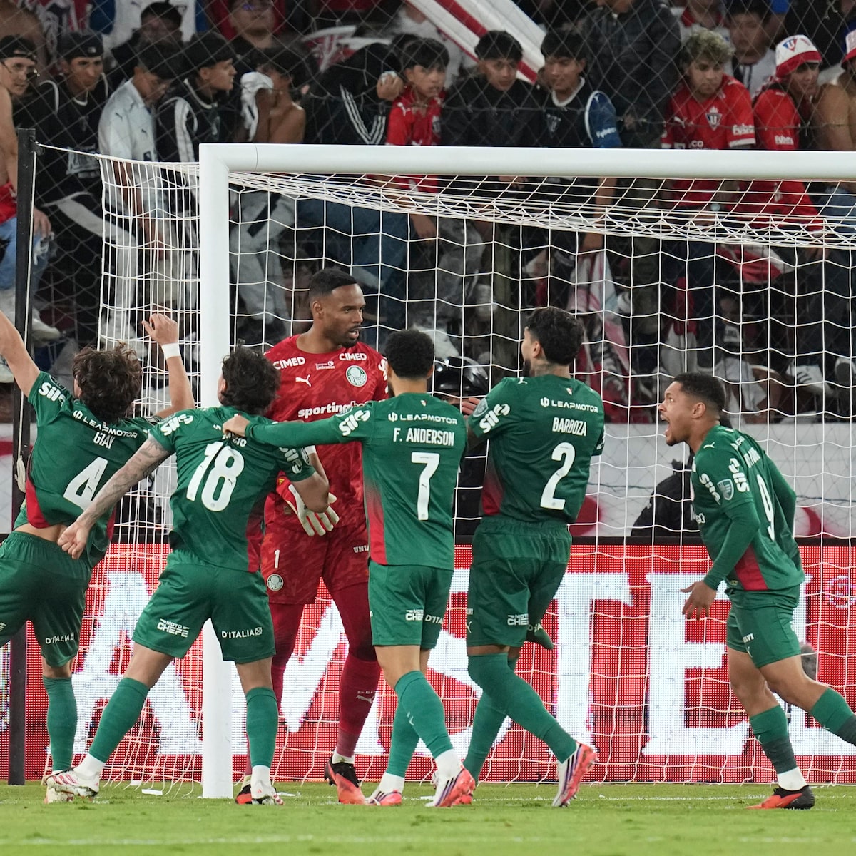 Auxiliar de Abel celebra fim de jejum do Palmeiras nos pênaltis: ‘Acabou a maldição’