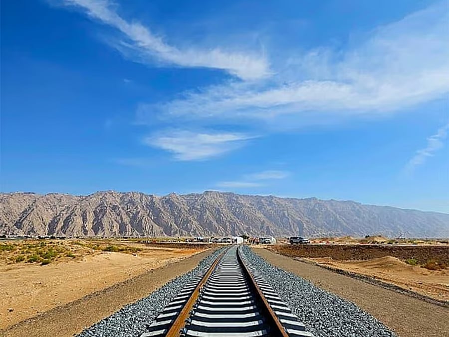 O link ferroviário Omã-EAU iniciará operações de teste no final de 2027