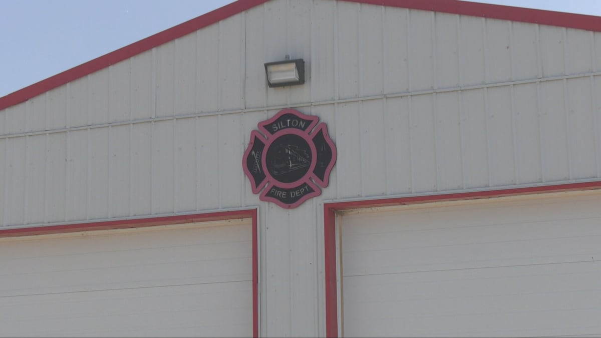 Silton’s interim fire chief resigns, locked-out members walk out of meeting