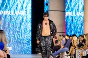 Mikaela Gomes desfila no Metrópoles Catwalk nesta quarta-feira (16/9)