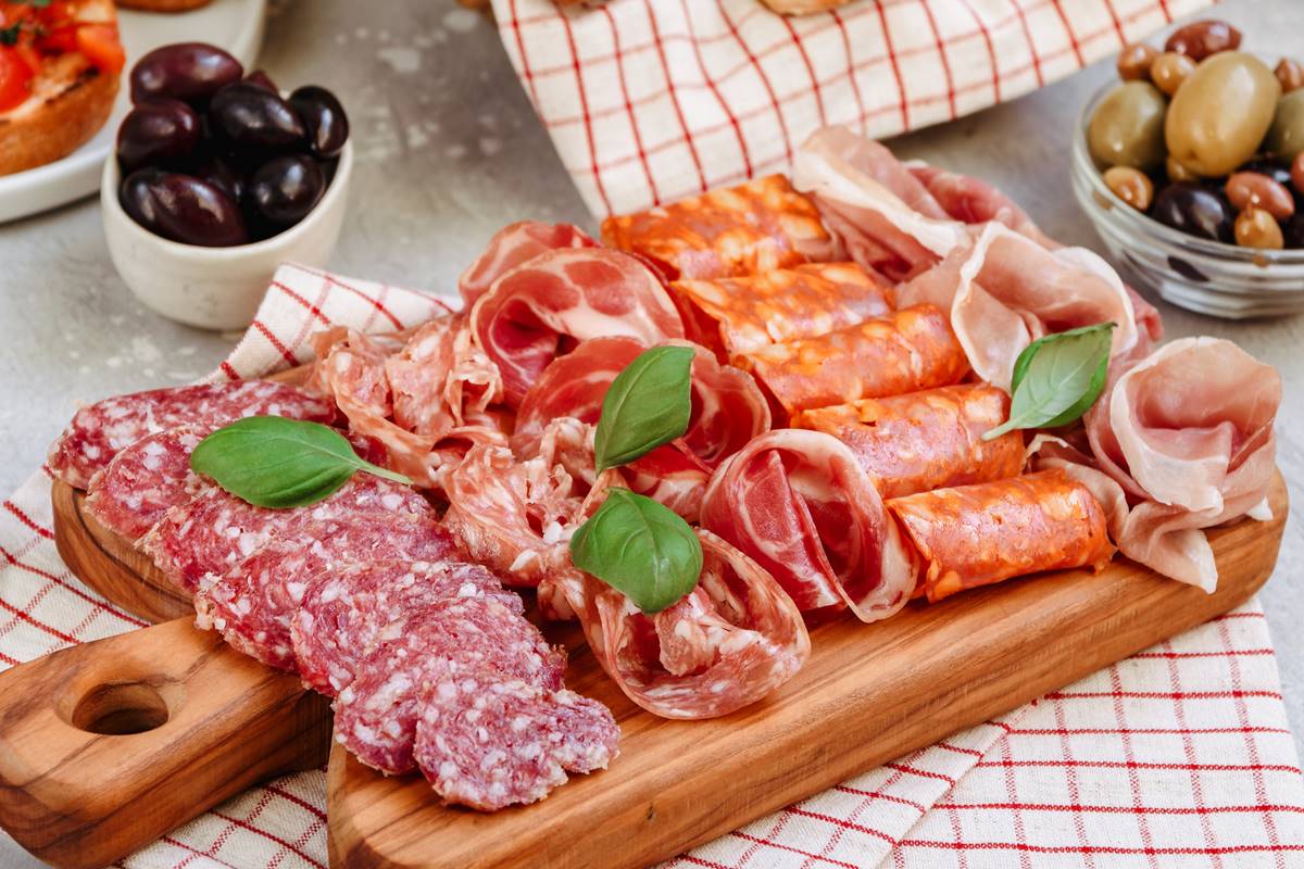 4 tipos de alimentos que aceleram o envelhecimento, segundo nutricionista