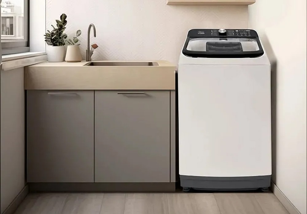 Melhor máquina de lavar custo-benefício: modelos com abertura superior possuem preços mais acessíveis — Foto: Reprodução/Midea