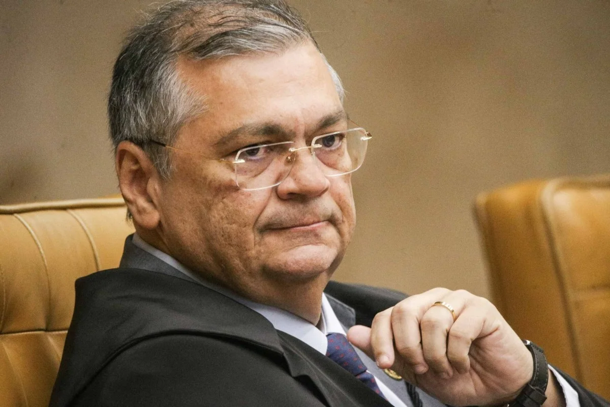 Dino diz que Fachin não deveria tirar caso Master e INSS de Mendonça