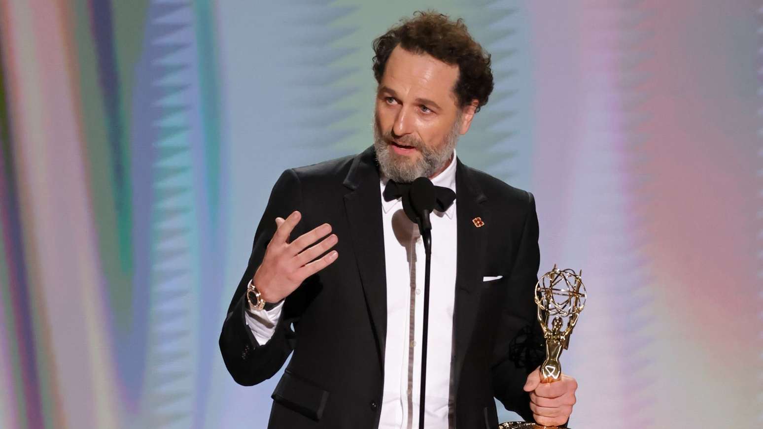 Matthew Rhys faz hist&oacute;ria no Emmy ao vencer dois pr&ecirc;mios de atua&ccedil;&atilde;o na mesma noite (Kevin WinterGetty Images)
