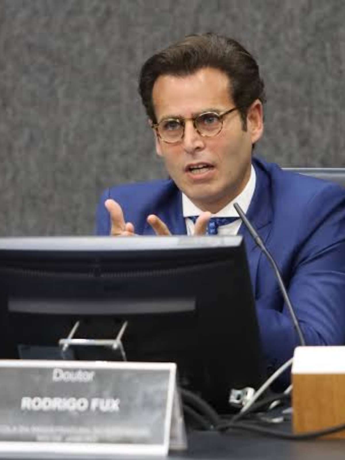 Filho de Fux ofereceu ‘tapete vermelho’ a Vorcaro e manteve relação próxima com banqueiro