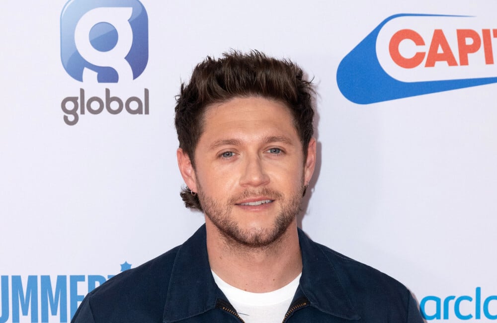 Niall Horan homenageia Liam Payne com gravação da voz do cantor durante abertura de turnê