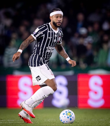 Memphis Depay fica fora da primeira convocação de Xavi para a seleção holandesa