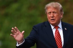 Trump rechaza regular la IA y afirma que él es el único freno necesario